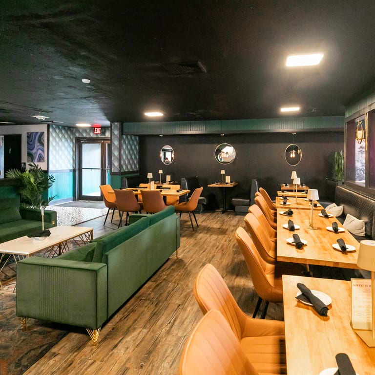 A Laid-Back Social Dining Space
